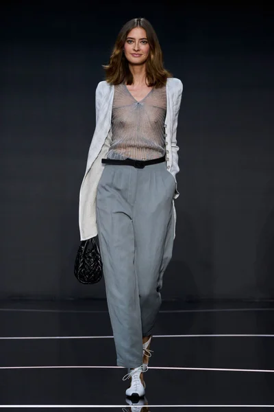 Look 15